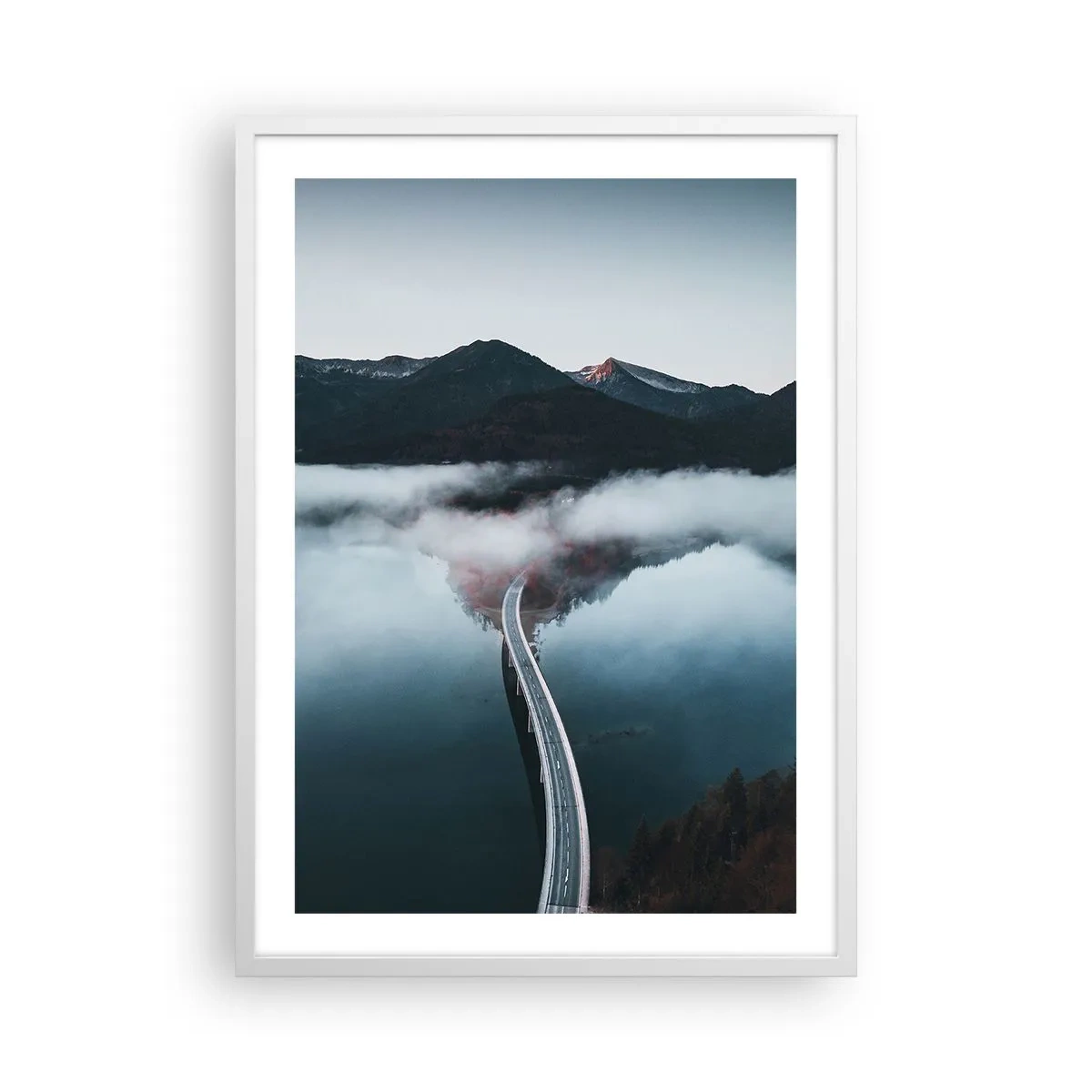 Póster en marco blanco - Sobre el agua lisa como un espejo - 50x70 cm