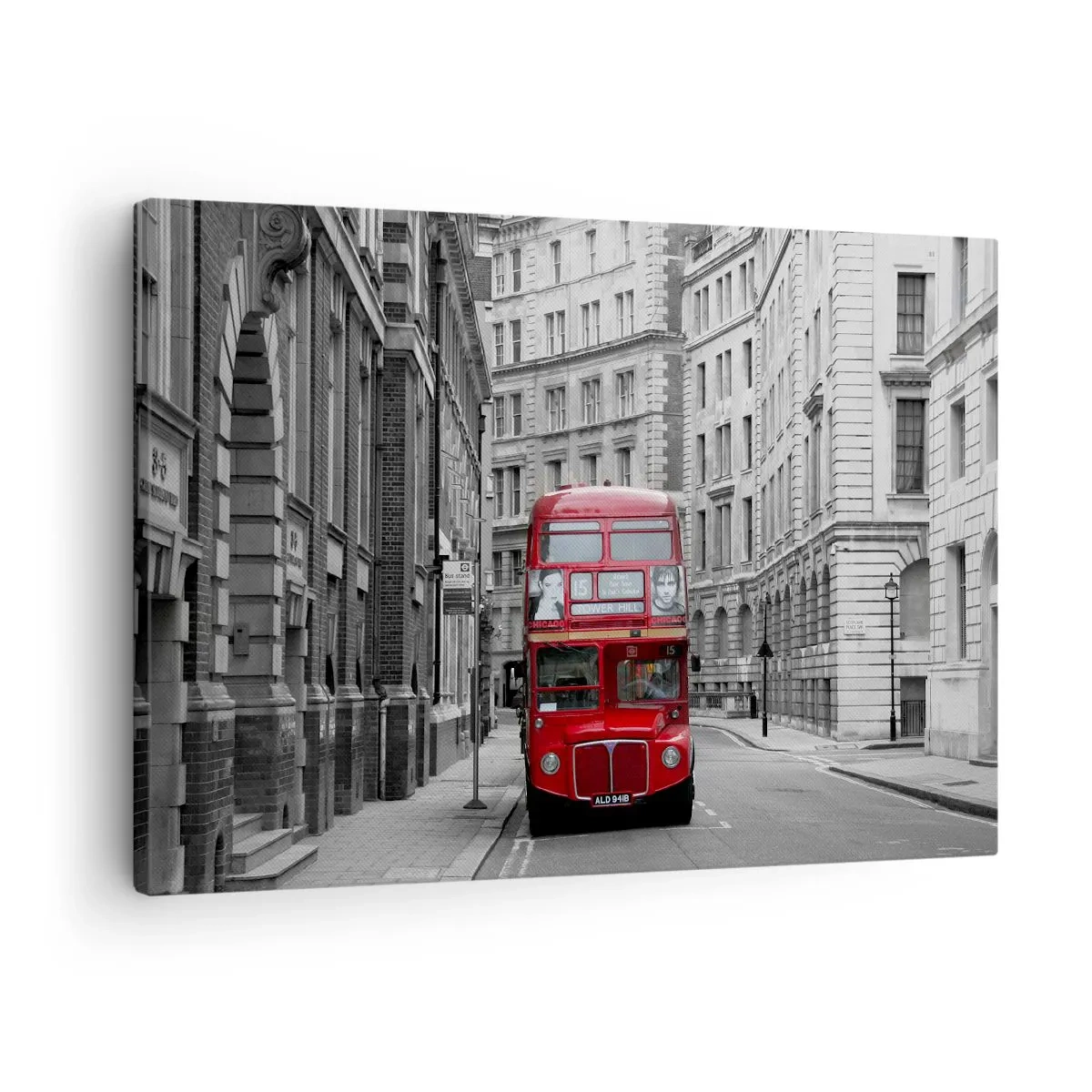 Cuadro sobre lienzo - Impresión de Imagen - Un autobús rojo sobre un fondo de edificios de la ciudad en blanco y negro. - 70x50cm - La vida cotidiana no tiene por qué ser gris - Decoración de pared moderna para salón y dormitorio ARTTOR