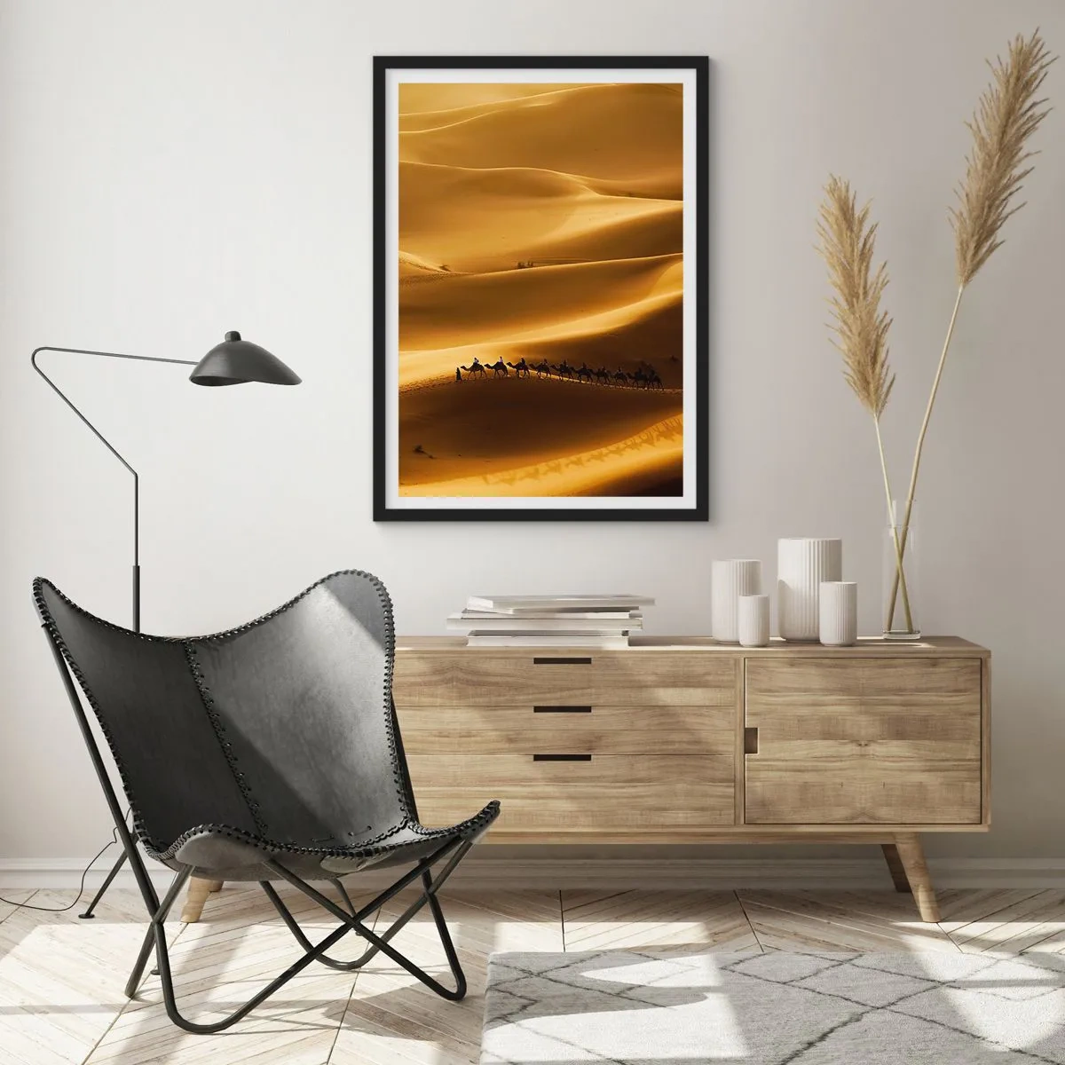 Póster en marco negro - Una caravana de camellos en las dunas del desierto. - 50x70cm - Caravana sobre las olas del desierto - Decoración de pared moderna para salón y dormitorio ARTTOR