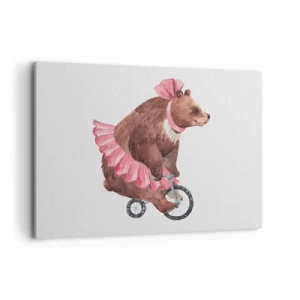 Cuadro sobre lienzo - Impresión de Imagen - Un osito de peluche con una falda rosa en una bicicleta de estilo retro. - 100x70cm - ¡Qué circo! - Decoración de pared moderna para salón y dormitorio ARTTOR