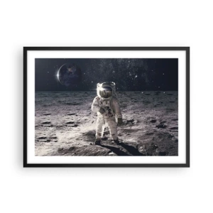 Póster en marco negro - Astronauta en la superficie de la Luna con la Tierra al fondo - 70x50cm - Saludos desde la Luna - Decoración de pared moderna para salón y dormitorio ARTTOR