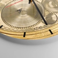 Esfera sin numeración, con rayas