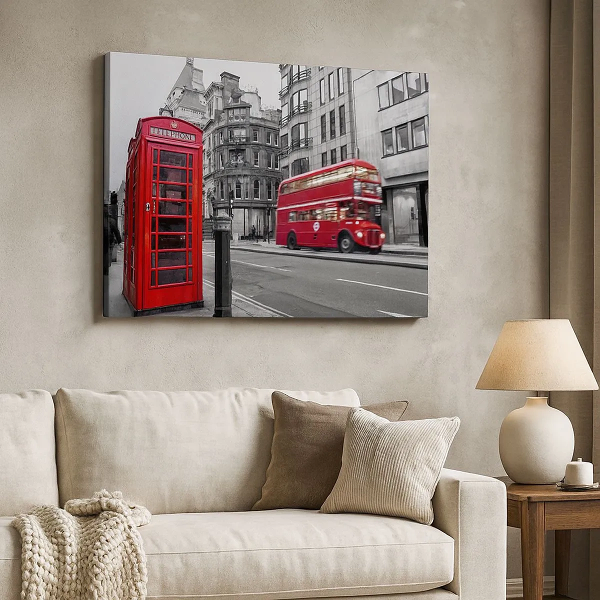 Cuadro sobre lienzo - Impresión de Imagen - Una cabina telefónica roja y un autobús de dos pisos en Londres con la ciudad al fondo. - 70x50cm - El más rojo de Europa - Decoración de pared moderna para salón y dormitorio ARTTOR