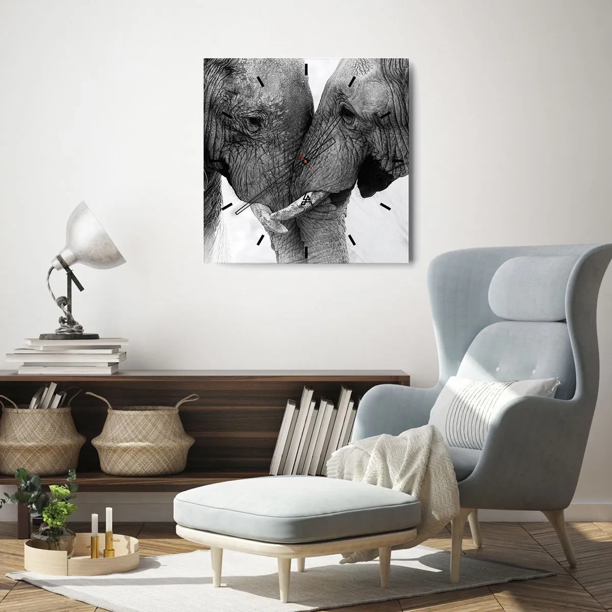 Reloj de pared - Reloj de vidrio - Dos elefantes en un gesto tierno sobre un fondo monocromático. - 30x30cm - Una confesión sincera - Decoración de pared moderna para salón y dormitorio ARTTOR