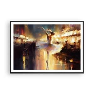 Póster en marco negro - Una bailarina bailando frente a un escenario iluminado. - 100x70cm - Un milagro en la calle - Decoración de pared moderna para salón y dormitorio ARTTOR