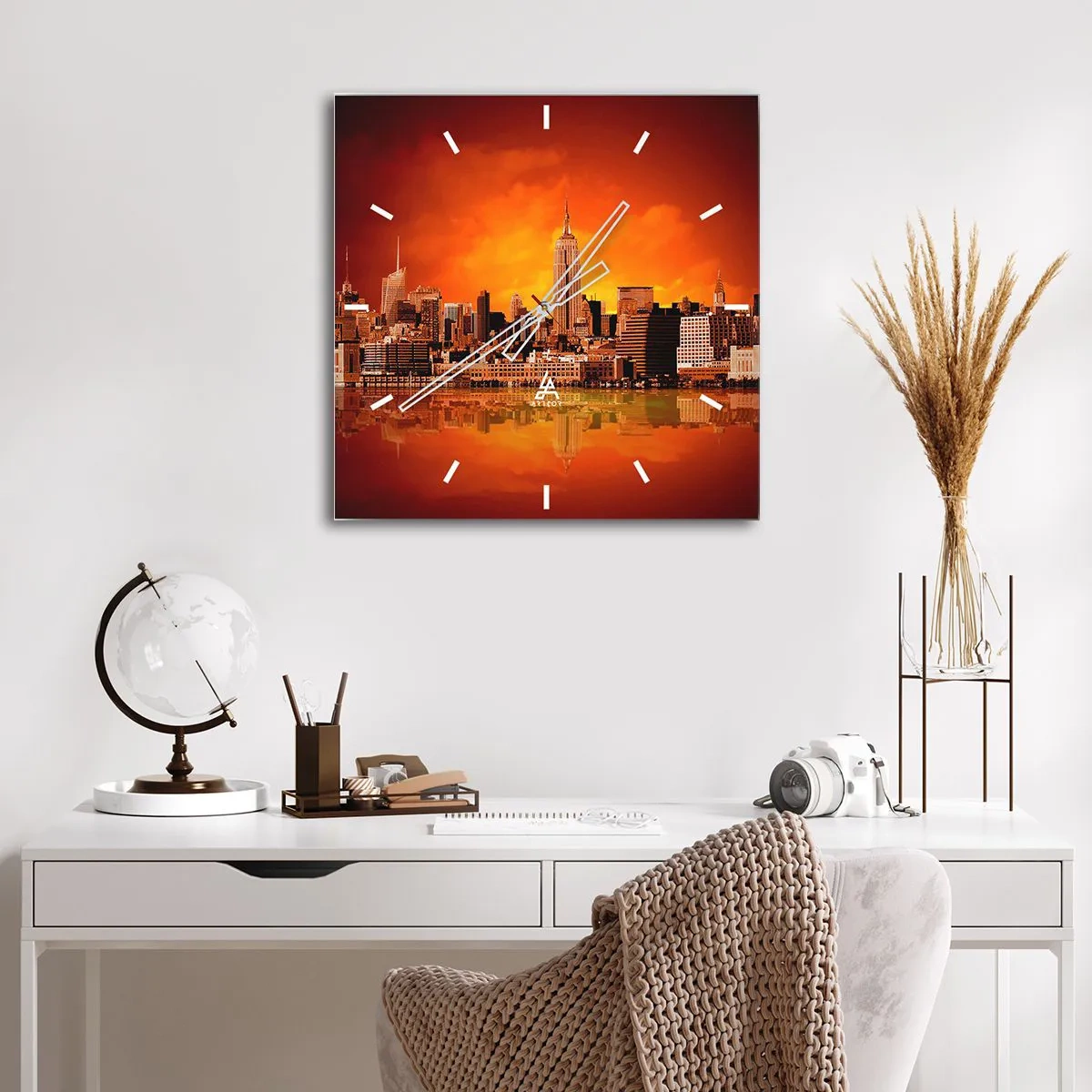 Reloj de pared - Reloj de vidrio - Un panorama de la ciudad en amarillo y marrón - 40x40 cm