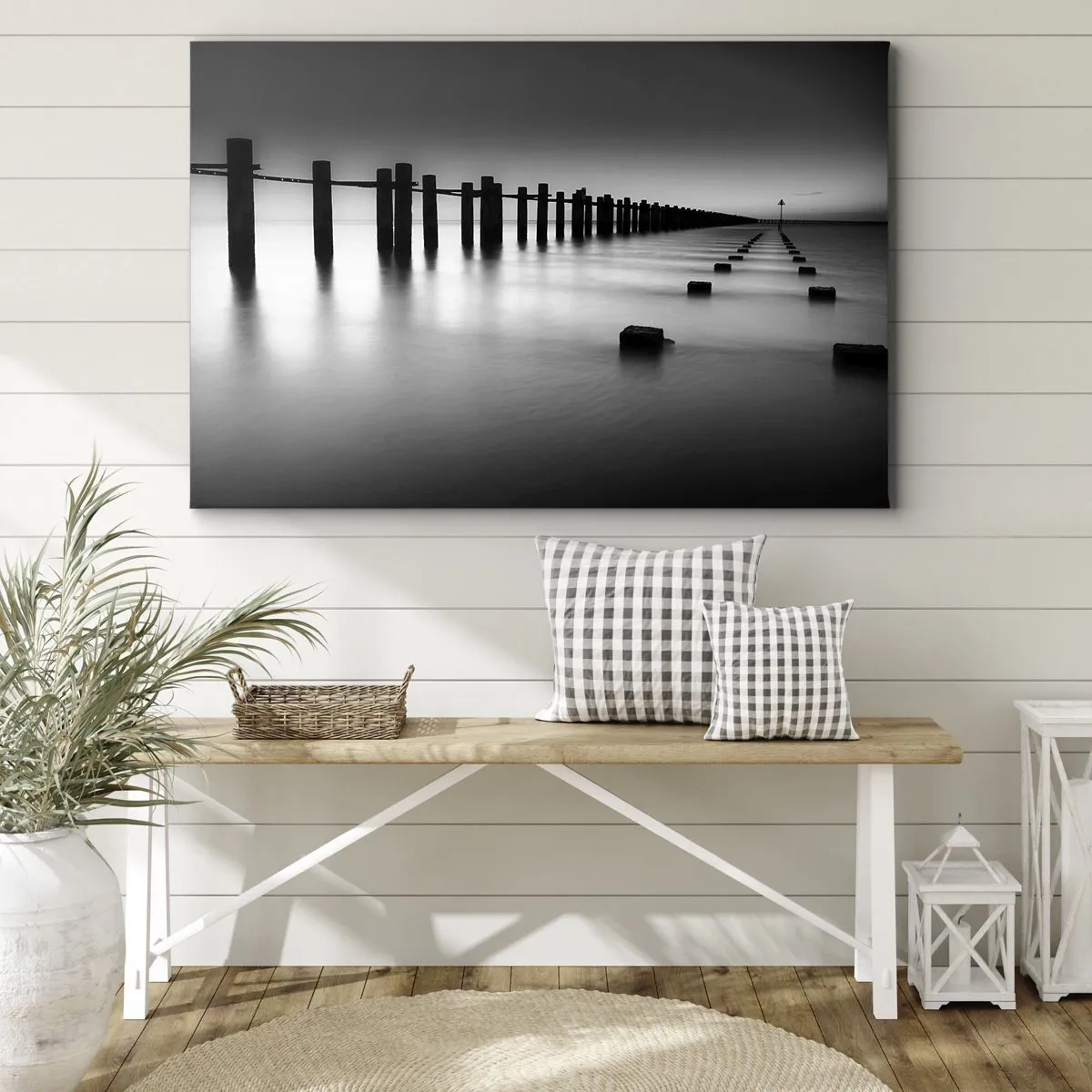 Cuadro sobre lienzo - Impresión de Imagen - Postes de madera y bloques de hormigón sumergidos en agua en tonos blanco y negro - 70x50cm - Valles grises en la niebla - Decoración de pared moderna para salón y dormitorio ARTTOR