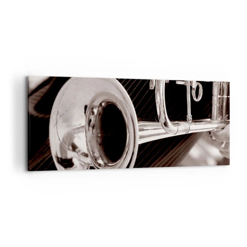 Cuadro sobre lienzo - Impresión de Imagen - Un primer plano de una trompeta plateada sobre un elegante fondo de tela. - 120x50cm - Viaje musical a los años 30. - Decoración de pared moderna para salón y dormitorio ARTTOR