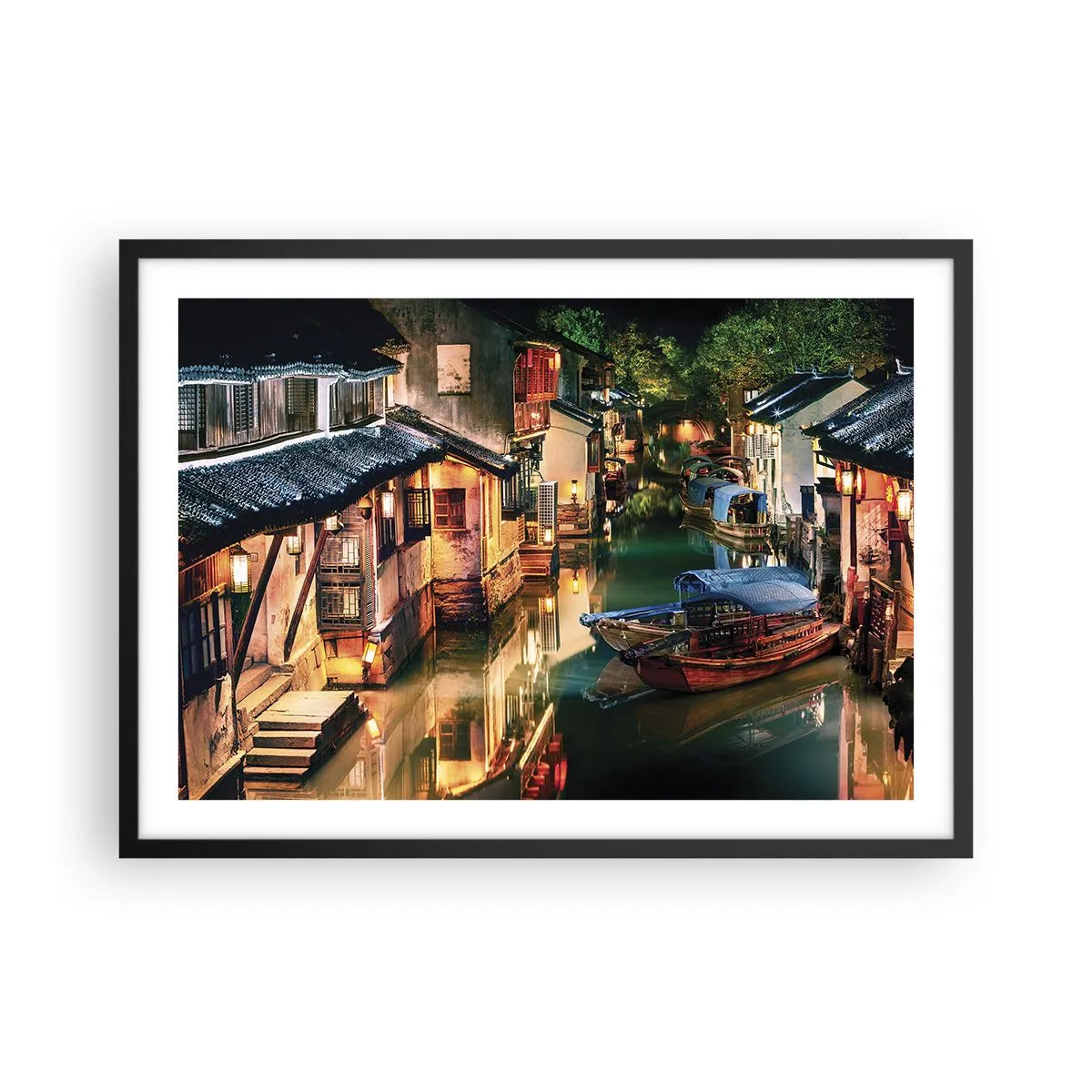 Póster en marco negro - Vista nocturna de los canales con barcos y casas tradicionales. - 70x50cm - Noche en una calle china - Decoración de pared moderna para salón y dormitorio ARTTOR