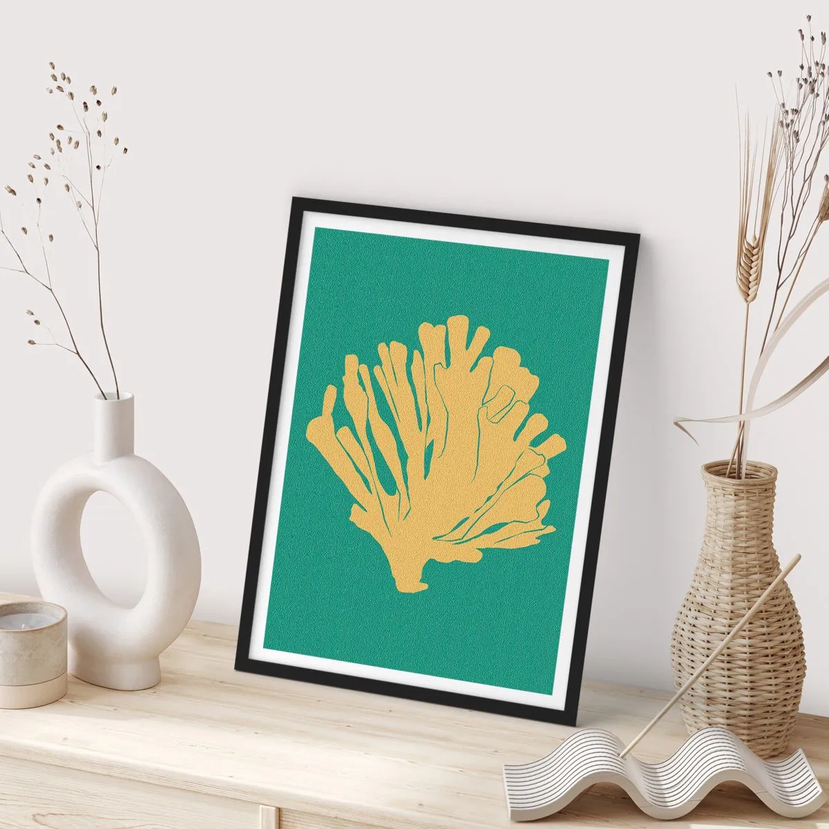 Póster en marco negro - Coral dorado sobre fondo turquesa - 50x70cm - Arbusto de un bosque submarino - Decoración de pared moderna para salón y dormitorio ARTTOR