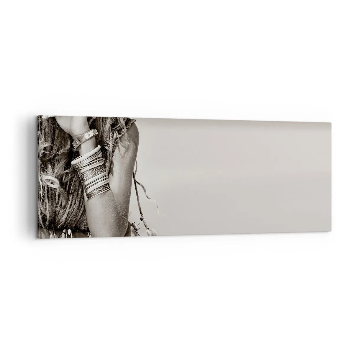 Cuadro sobre lienzo - Impresión de Imagen - Retrato de una mujer boho con joyas. - 140x50cm - Libertad natural - Decoración de pared moderna para salón y dormitorio ARTTOR