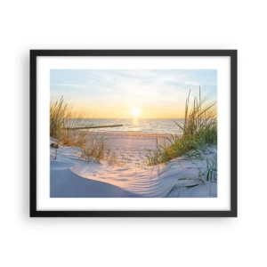 Póster en marco negro - El sonido del mar, el canto de los pájaros, una playa virgen entre las dunas... - 50x40 cm