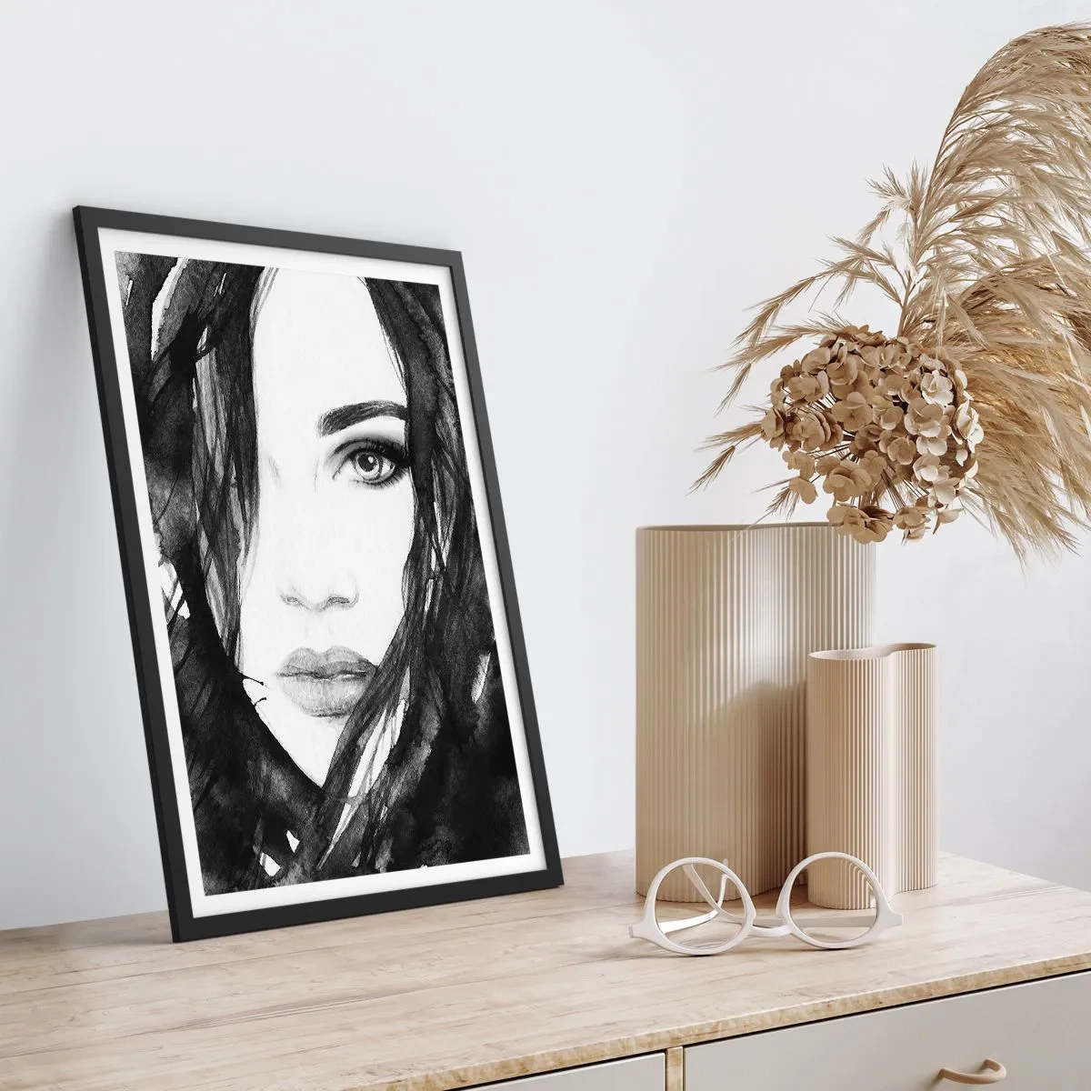 Póster en marco negro - Retrato de una dama en blanco y negro - 70x100 cm
