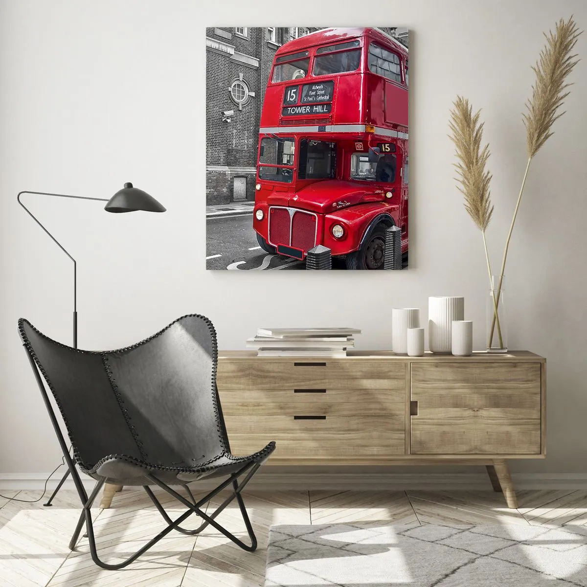 Cuadro sobre vidrio - Impresiones sobre Vidrio - Un autobús rojo de Londres sobre un fondo de calle en blanco y negro. - 50x70cm - El mismo de siempre - Decoración de pared moderna para salón y dormitorio ARTTOR