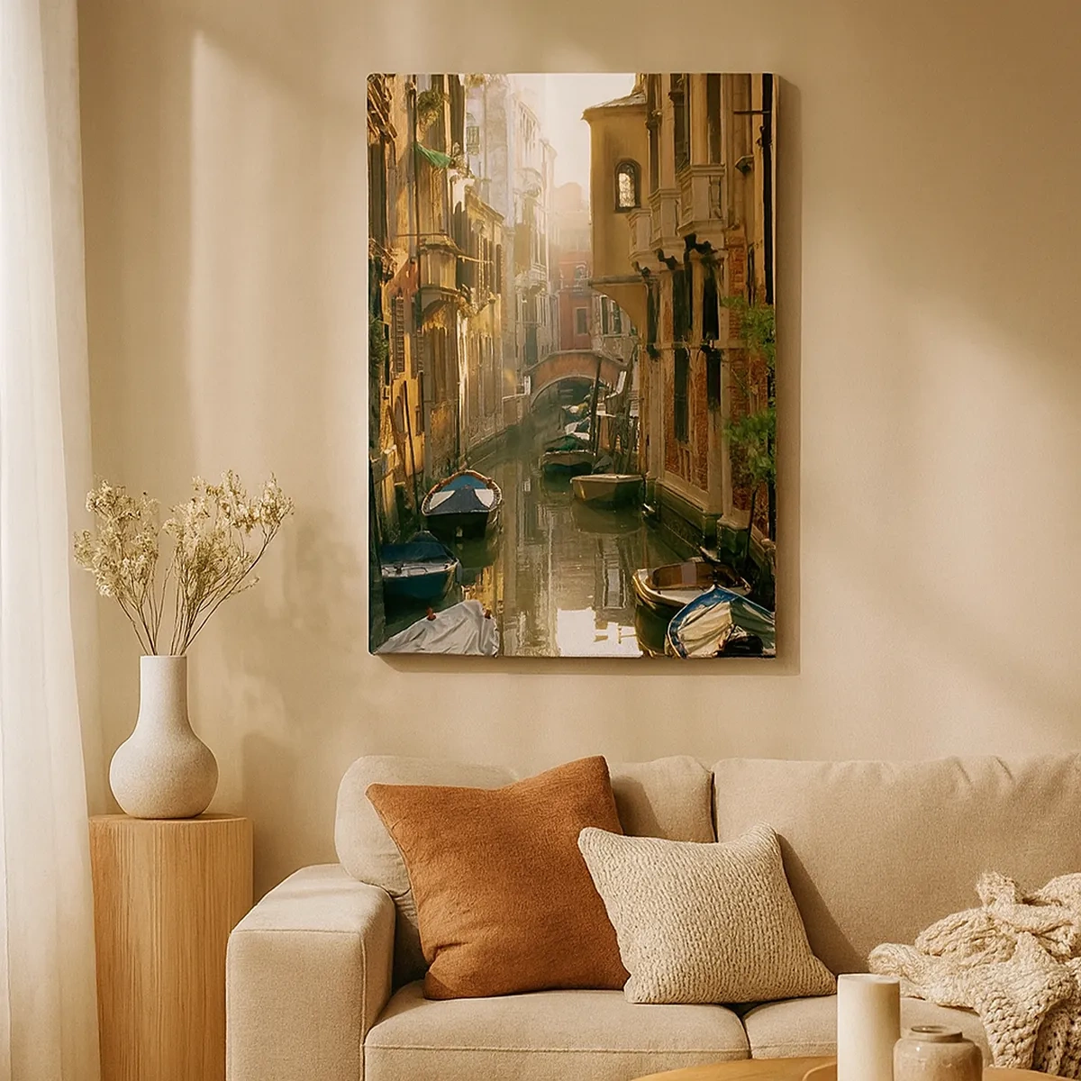Cuadro sobre lienzo - Impresión de Imagen - Un pintoresco canal en Venecia con barcos y un puente. - 50x70cm - En un callejón veneciano - Decoración de pared moderna para salón y dormitorio ARTTOR