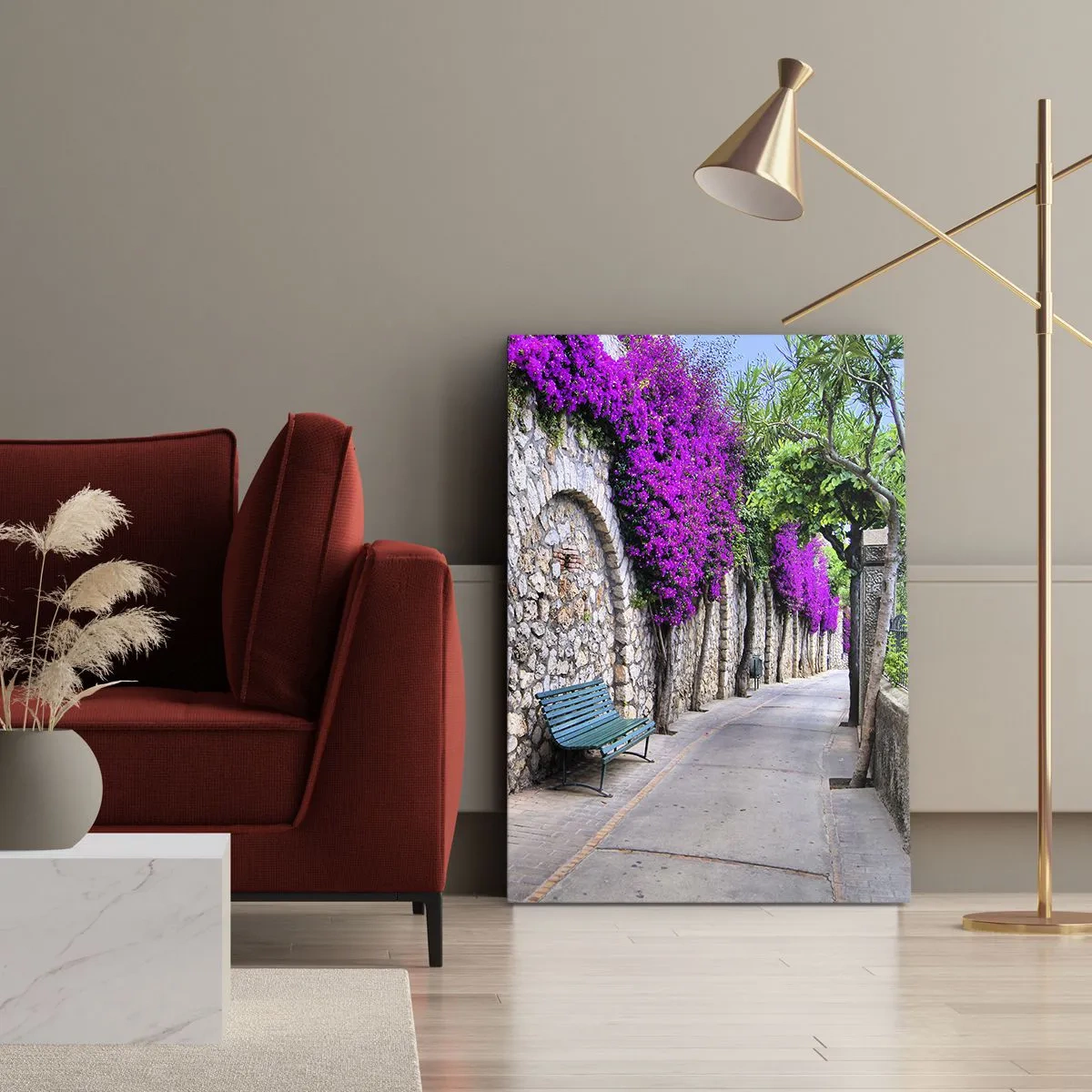 Cuadro sobre lienzo - Impresión de Imagen - Un camino de piedra con un banco y flores moradas en flor. - 50x70cm - Punto de reunión - Decoración de pared moderna para salón y dormitorio ARTTOR