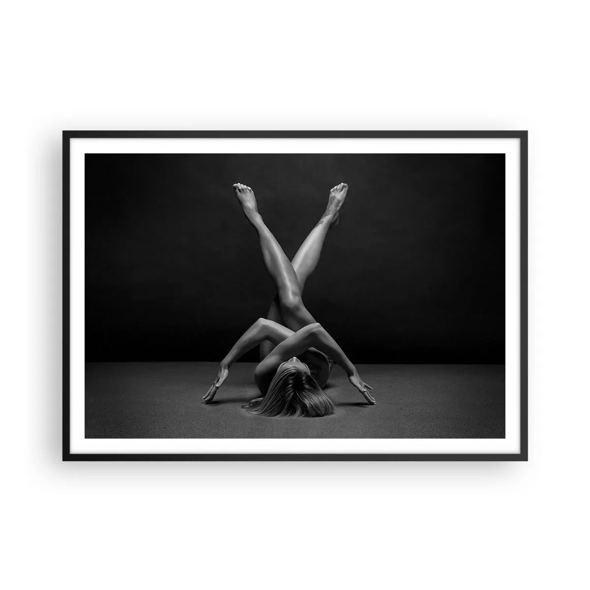 Póster en marco negro - Una interpretación artística de una mujer en blanco y negro. - 100x70cm - Geometría al desnudo - Decoración de pared moderna para salón y dormitorio ARTTOR