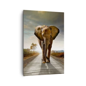 Cuadro sobre lienzo - Impresión de Imagen - Un elefante caminando por una carretera a través de un paisaje al atardecer. - 70x100cm - Y para nada en un almacén de porcelana - Decoración de pared moderna para salón y dormitorio ARTTOR