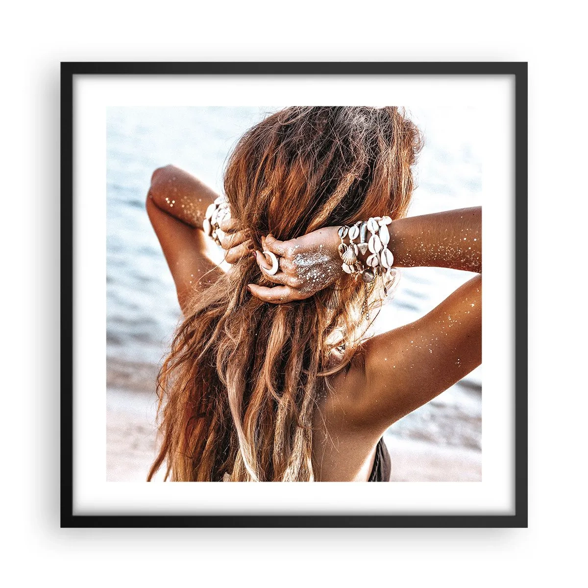 Póster en marco negro - Hermanada con el agua y el sol - 50x50 cm