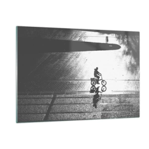 Cuadro sobre vidrio - Impresiones sobre Vidrio - Hombre montando en bicicleta por la ciudad, reflejo en el agua, toma en blanco y negro - 120x80cm - Adelante, a través de la ciudad - Decoración de pared moderna para salón y dormitorio ARTTOR