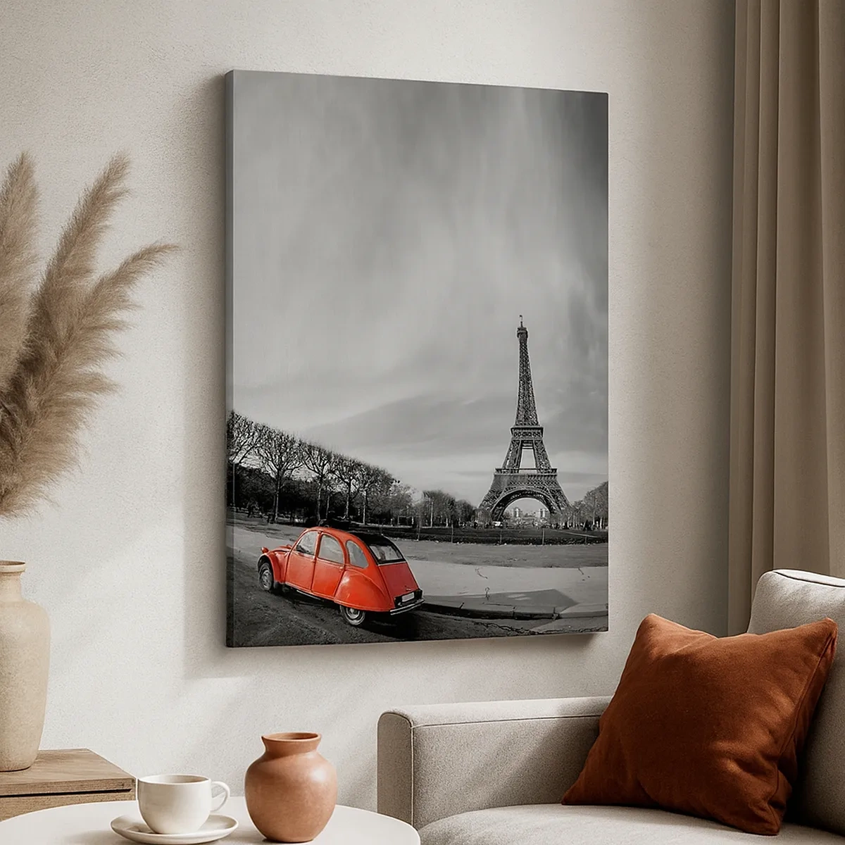 Cuadro sobre lienzo - Impresión de Imagen - Un coche rojo con la Torre Eiffel al fondo en un paisaje en blanco y negro. - 50x70cm - Más parisino que el propio París - Decoración de pared moderna para salón y dormitorio ARTTOR