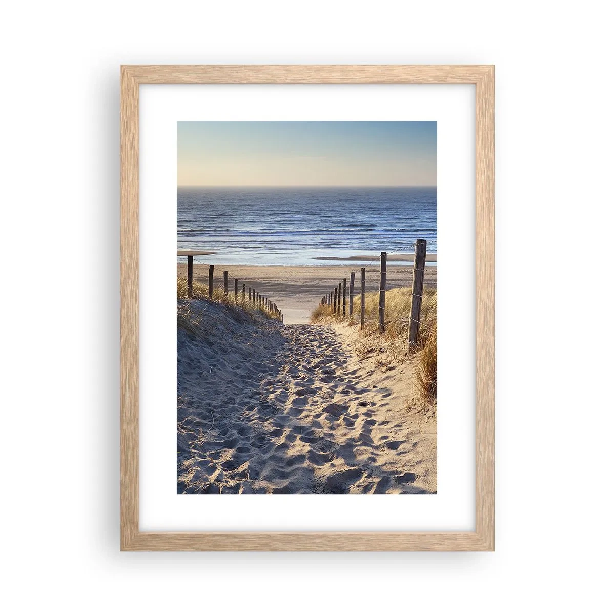 Póster en marco roble claro - El sonido del mar, el canto de los pájaros, una playa virgen entre las dunas... - 30x40 cm