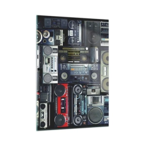 Cuadro sobre vidrio - Impresiones sobre Vidrio - Un collage de radios retro y grabadoras sobre un fondo oscuro. - 50x70cm - Nostalgia de los 80. - Decoración de pared moderna para salón y dormitorio ARTTOR