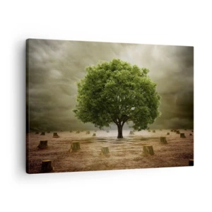 Cuadro sobre lienzo - Impresión de Imagen - Un árbol verde rodeado de troncos talados contra un cielo nublado. - 70x50cm - La esperanza - Decoración de pared moderna para salón y dormitorio ARTTOR