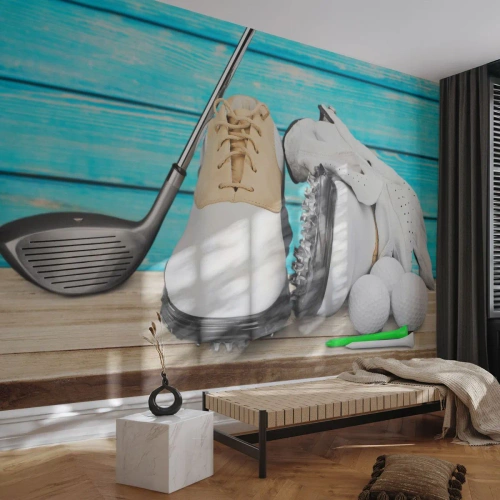 Fotomural Premium Sand - Un conjunto de accesorios de golf sobre una mesa de madera. - 100x70cm - Todo listo - Decoración de pared moderna para salón y dormitorio ARTTOR