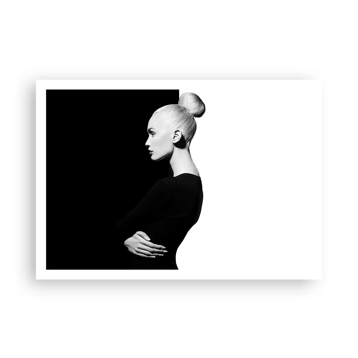 Póster - Retrato elegante de una mujer sobre un fondo blanco y negro. - 100x70cm - Simplemente femenina - Decoración de pared moderna para salón y dormitorio ARTTOR