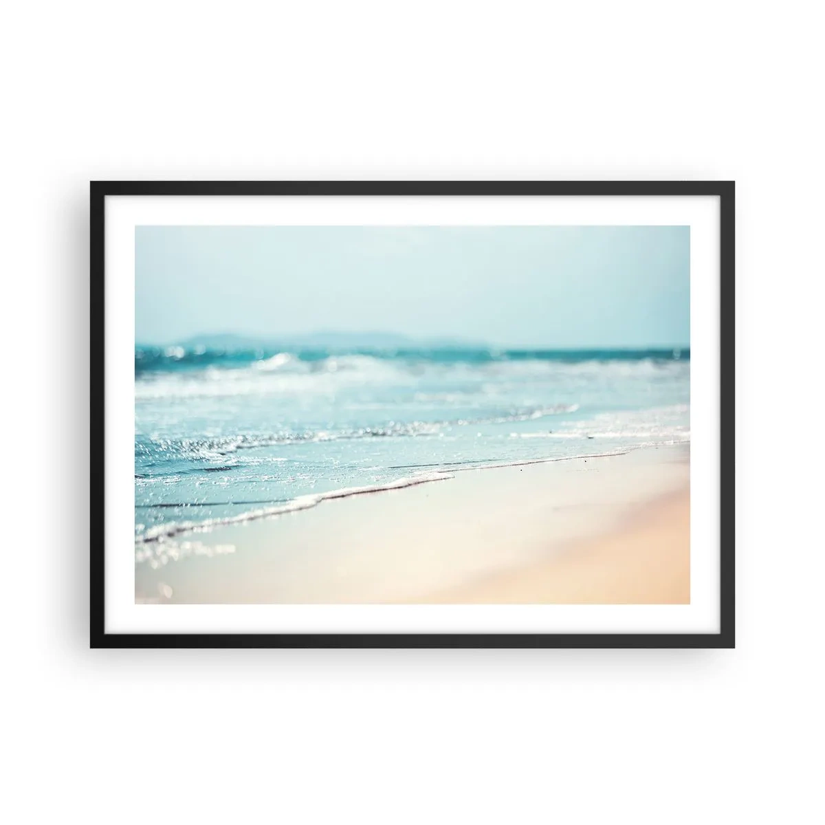 Póster en marco negro - Suaves olas del océano en una playa de arena - 70x50cm - Calor y brisa - Decoración de pared moderna para salón y dormitorio ARTTOR