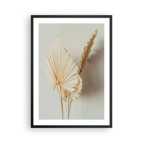 Póster en marco negro - Hojas de palma secas en un arreglo minimalista sobre un fondo claro. - 50x70cm - Armonía y consuelo - Decoración de pared moderna para salón y dormitorio ARTTOR