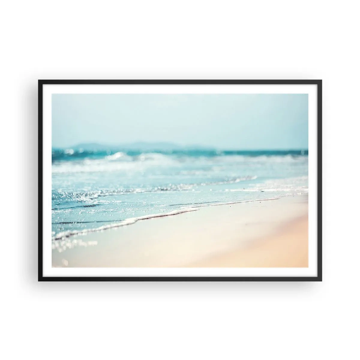Póster en marco negro - Suaves olas del océano en una playa de arena - 100x70cm - Calor y brisa - Decoración de pared moderna para salón y dormitorio ARTTOR