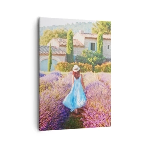 Cuadro sobre lienzo - Impresión de Imagen - Una mujer con un vestido azul caminando por un campo de lavanda con vistas a una casa. - 50x70cm - La chica de la lavanda - Decoración de pared moderna para salón y dormitorio ARTTOR