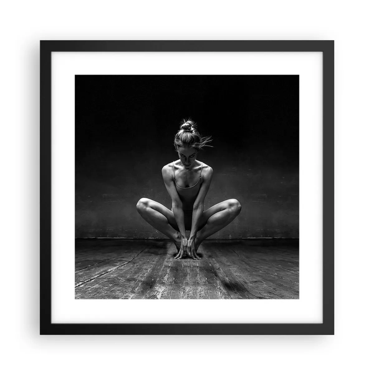 Póster en marco negro - Concentración de energía del baile - 40x40 cm
