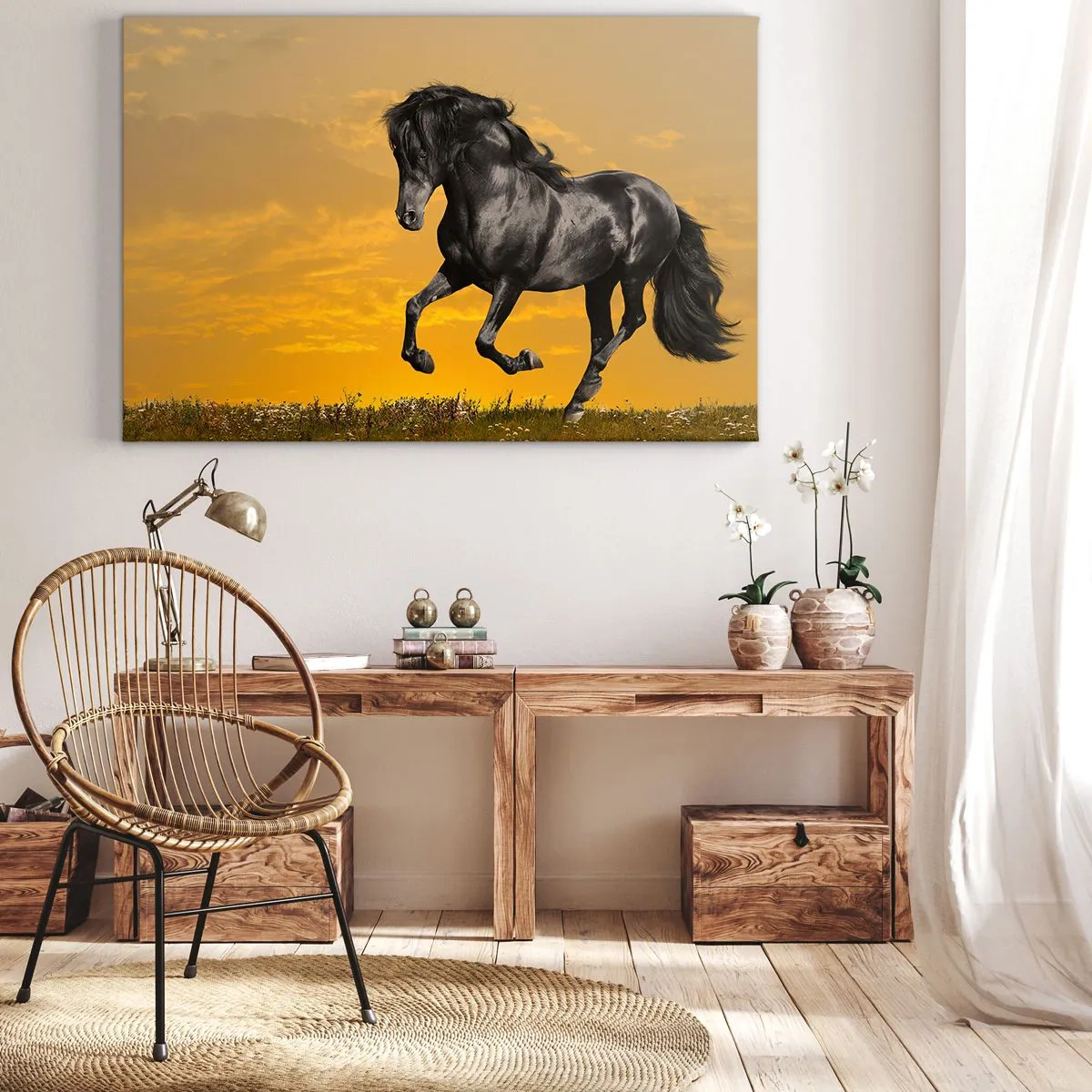 Cuadro sobre lienzo - Impresión de Imagen - Un caballo negro galopa contra el fondo de una puesta de sol dorada. - 70x50cm - Hermoso, libre y salvaje - Decoración de pared moderna para salón y dormitorio ARTTOR