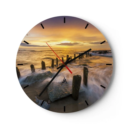 Reloj de pared - Reloj de vidrio - Puesta de sol sobre el mar con postes de madera en la orilla - 30x30cm - La cruda belleza del Báltico - Decoración de pared moderna para salón, cocina y dormitorio ARTTOR