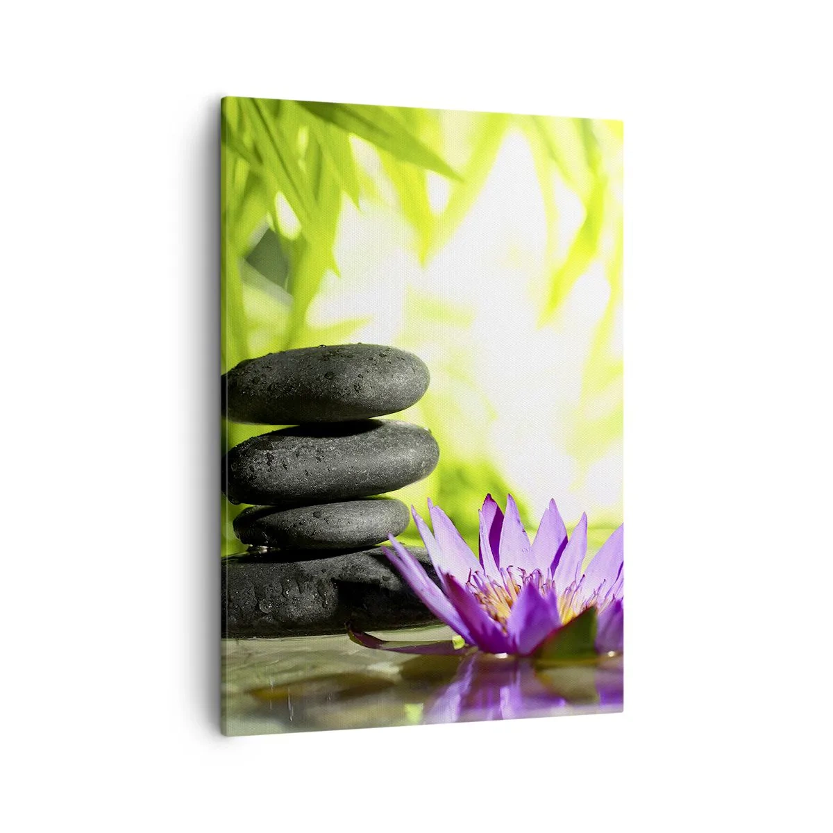 Cuadro sobre lienzo - Impresión de Imagen - Una pila de piedras zen y una flor de loto sobre un fondo de hojas de bambú. - 50x70cm - En una cabaña de bambú - Decoración de pared moderna para salón y dormitorio ARTTOR