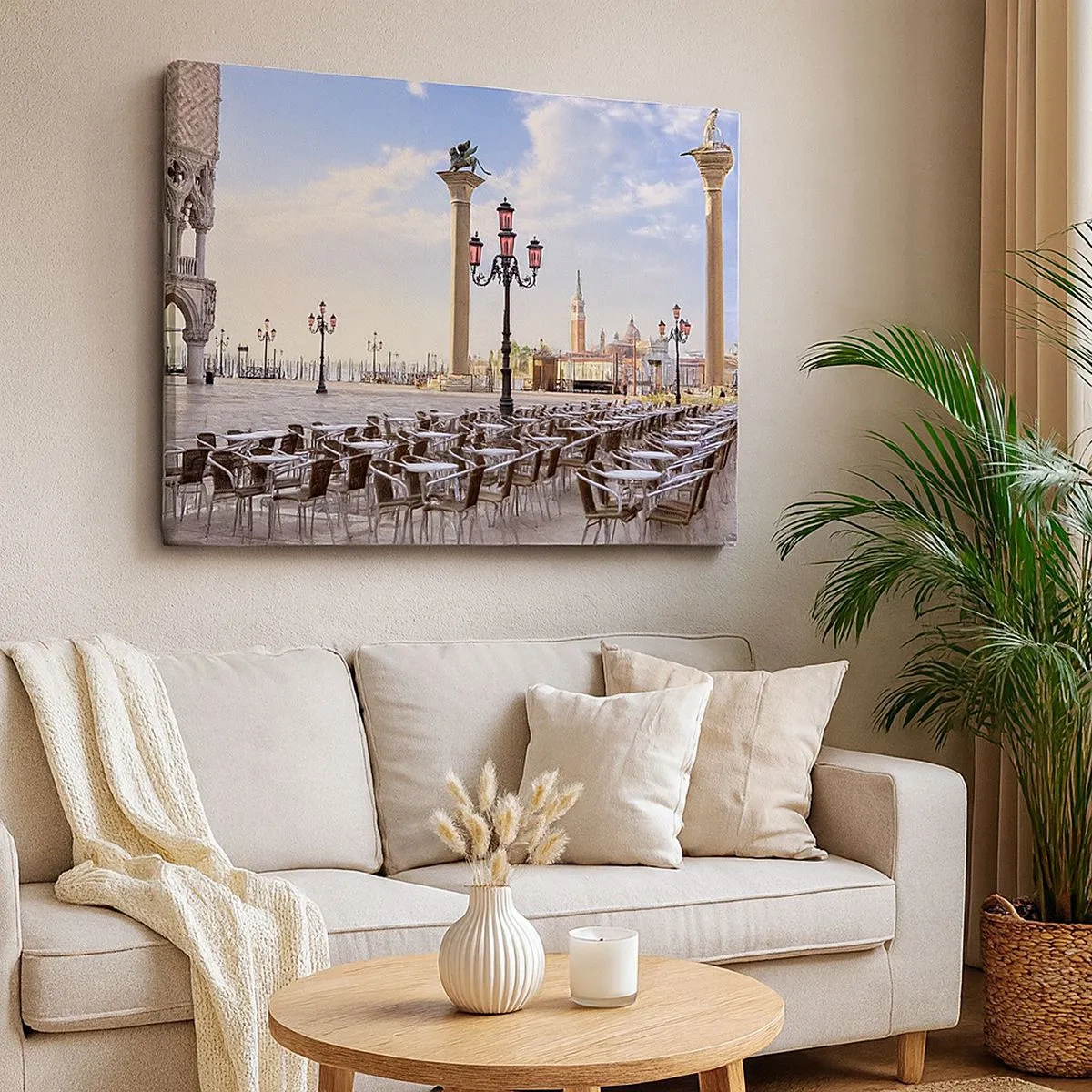Cuadro sobre lienzo - Impresión de Imagen - Venecia, vista de la plaza con columnas y mesas de café. - 70x50cm - Vamos, todo está listo - Decoración de pared moderna para salón y dormitorio ARTTOR