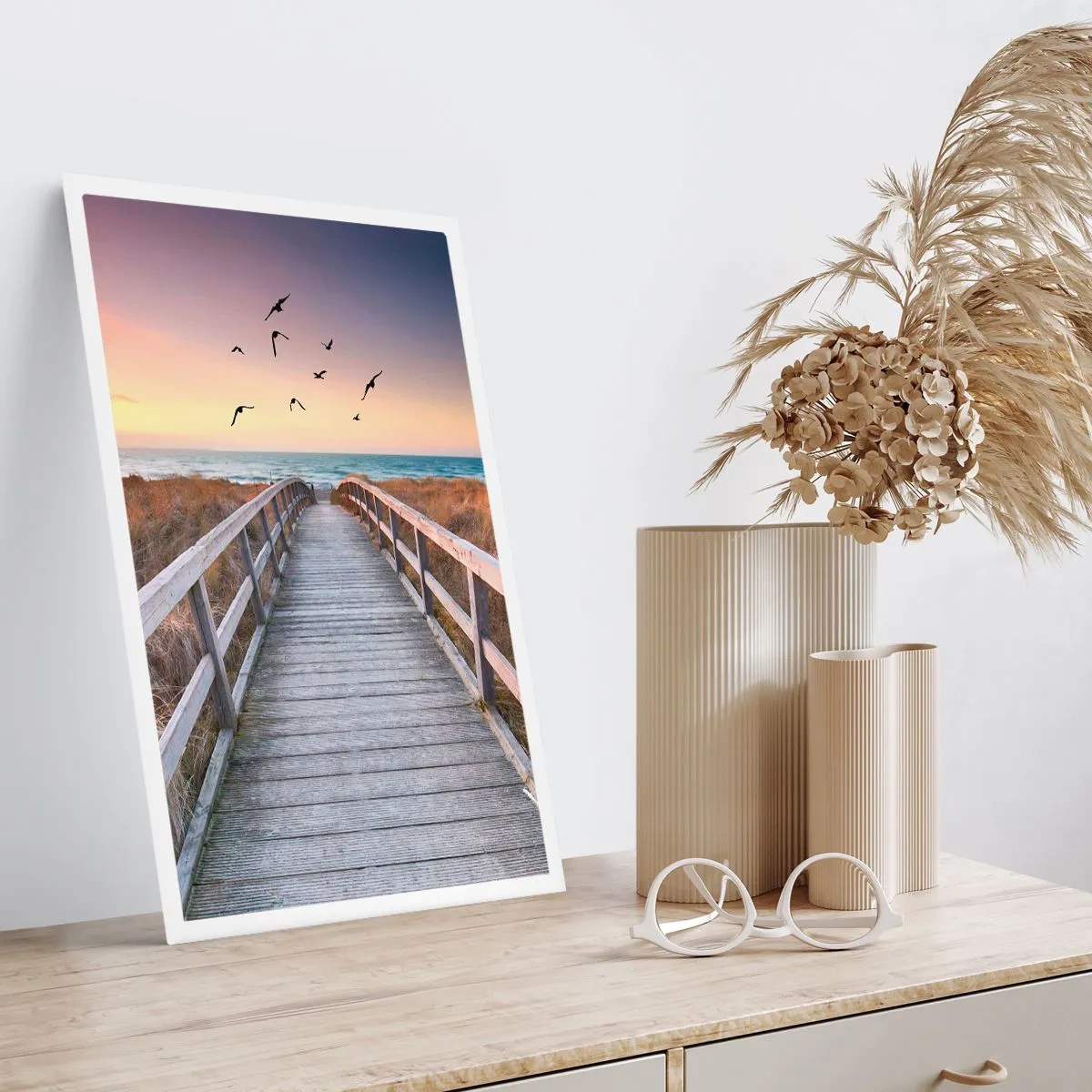 Póster - Muelle de madera que conduce a la playa al atardecer - 50x70cm - Camino a lo desconocido - Decoración de pared moderna para salón y dormitorio ARTTOR