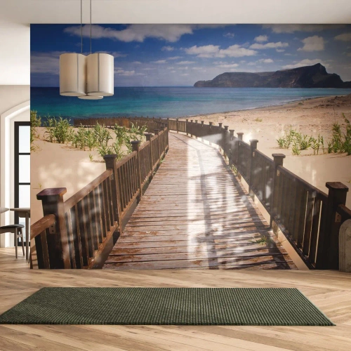 Fotomural Premium Sand - Una pasarela de madera que conduce a una playa de arena. - 100x70cm - Llévame a la isla de la felicidad - Decoración de pared moderna para salón y dormitorio ARTTOR