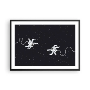 Póster en marco negro - Astronautas flotando en el espacio con un telón de fondo de estrellas. - 70x50cm - Danza cósmica - Decoración de pared moderna para salón y dormitorio ARTTOR