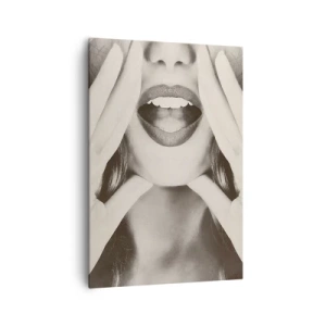 Cuadro sobre lienzo - Impresión de Imagen - Retrato en blanco y negro de una mujer con labios y manos expresivos. - 70x100cm - ¡Ya estoy en camino! - Decoración de pared moderna para salón y dormitorio ARTTOR
