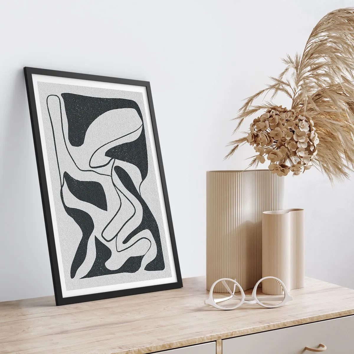 Póster en marco negro - Abstracción en blanco y negro con formas orgánicas. - 50x70cm - Juego abstracto en un laberinto - Decoración de pared moderna para salón y dormitorio ARTTOR