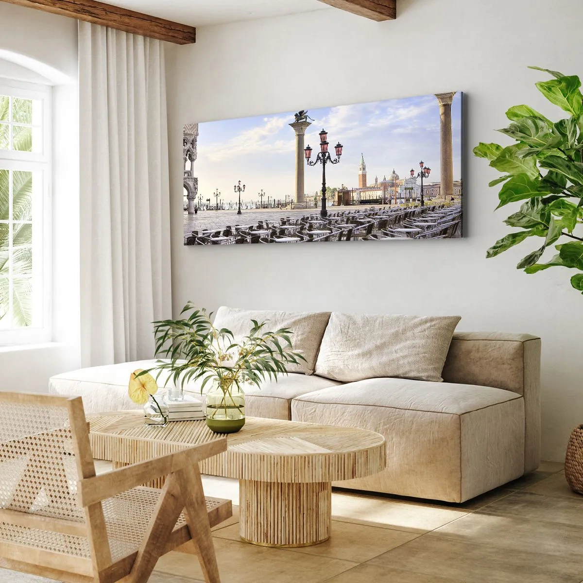 Cuadro sobre lienzo - Impresión de Imagen - Venecia, vista de la plaza con columnas y mesas de café. - 120x50cm - Vamos, todo está listo - Decoración de pared moderna para salón y dormitorio ARTTOR