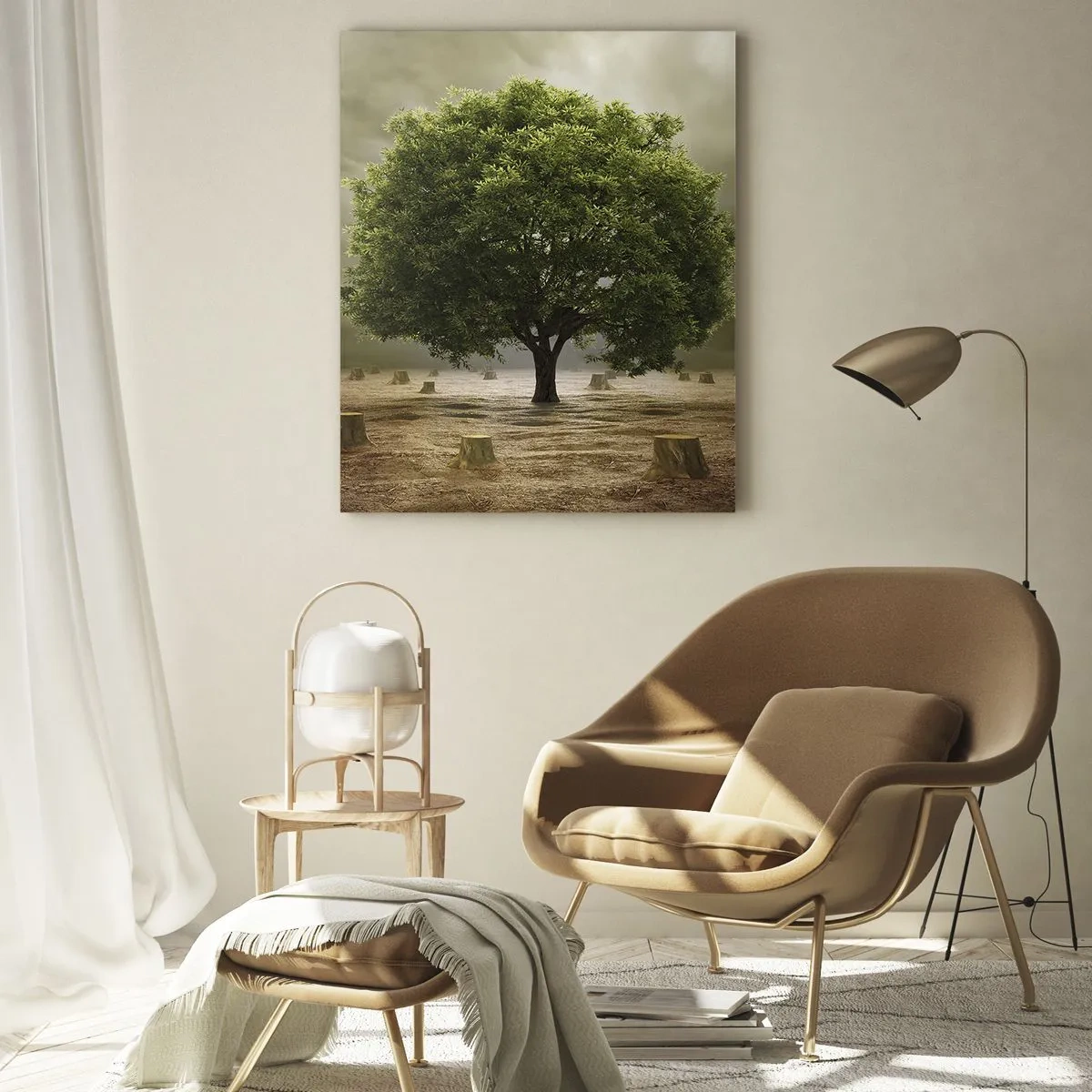Cuadro sobre vidrio - Impresiones sobre Vidrio - Un árbol verde rodeado de troncos talados contra un cielo nublado. - 70x100cm - La esperanza - Decoración de pared moderna para salón y dormitorio ARTTOR