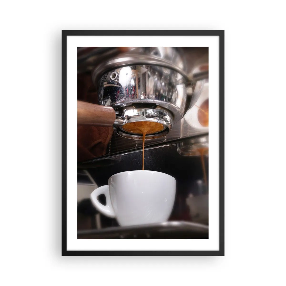 Póster en marco negro - Una máquina de café que vierte café expreso fresco en una taza. - 50x70cm - El mejor momento del día - Decoración de pared moderna para salón y dormitorio ARTTOR