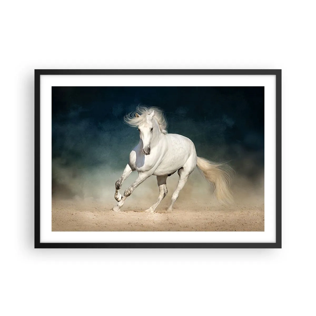 Póster en marco negro - Un caballo blanco galopando contra un cielo borroso - 70x50cm - Libertad en estado puro - Decoración de pared moderna para salón y dormitorio ARTTOR