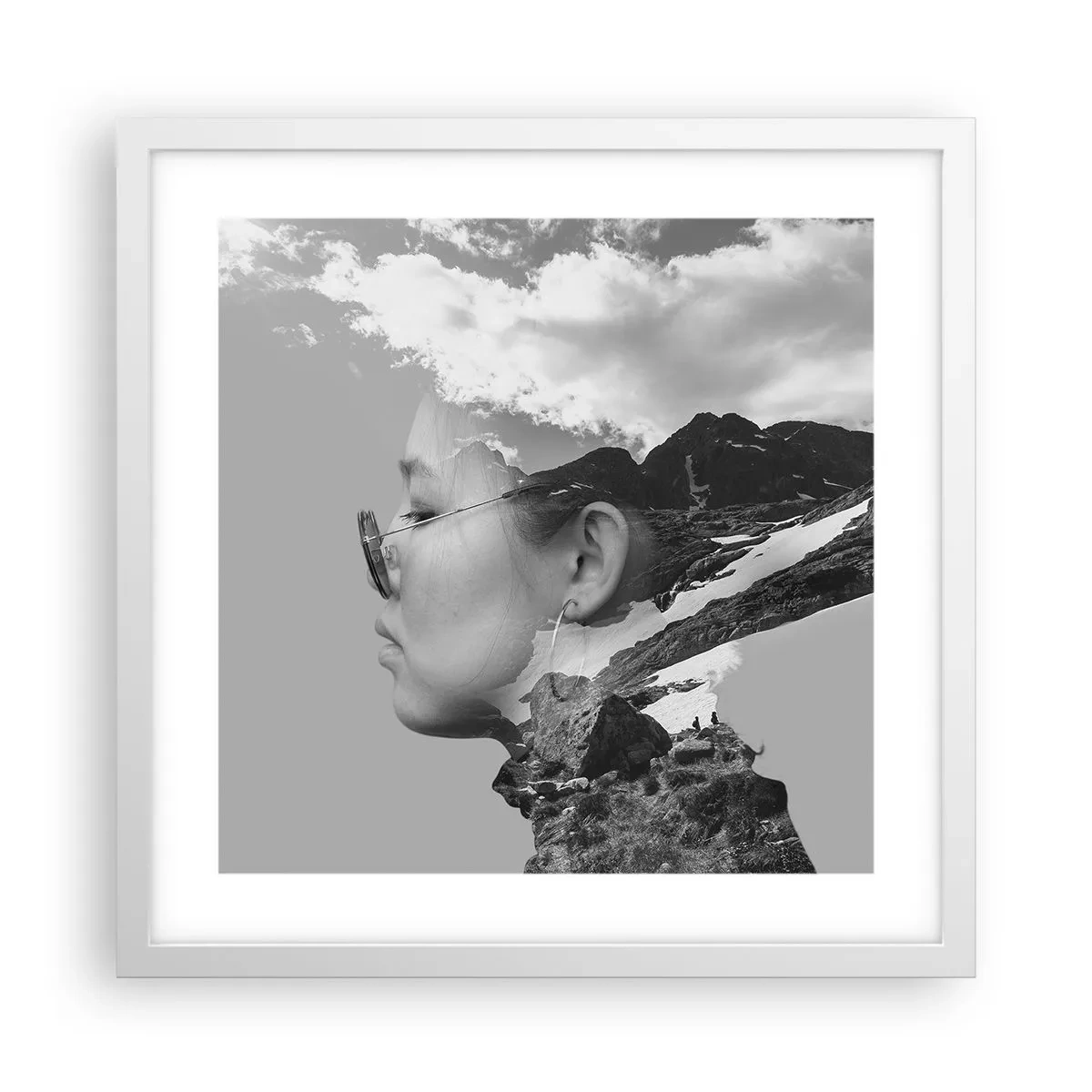 Póster en marco blanco - Retrato sobre montañas y nubes - 40x40 cm