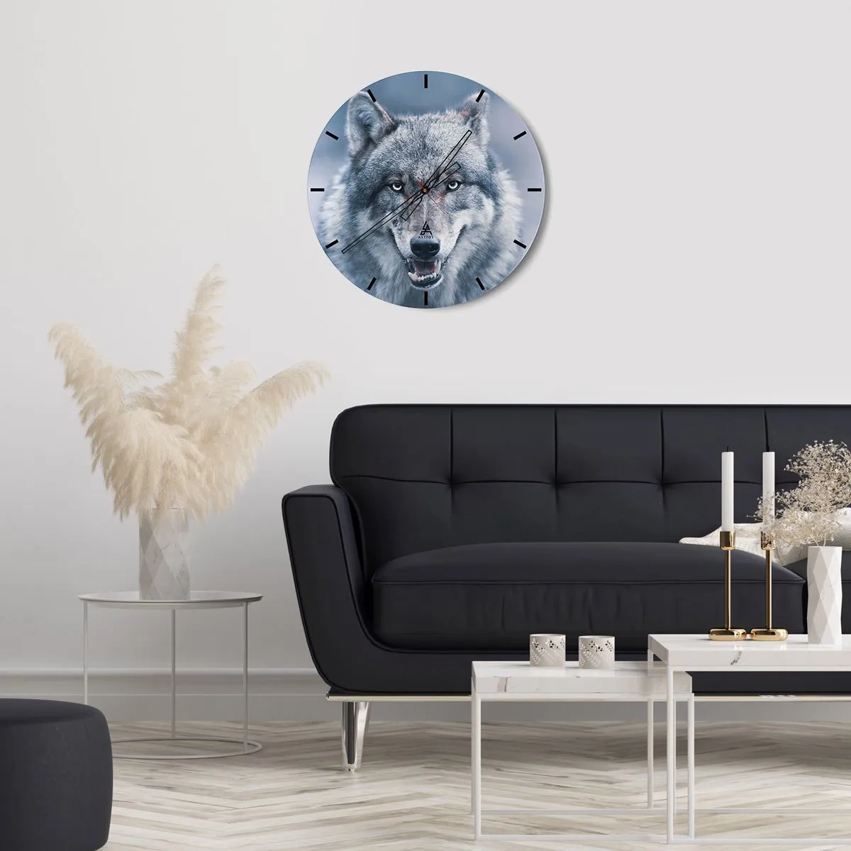 Reloj de pared - Reloj de vidrio - Un lobo con los colmillos al descubierto sobre un fondo azul frío. - 30x30cm - ¿Aceptarás el reto? - Decoración de pared moderna para salón, cocina y dormitorio ARTTOR